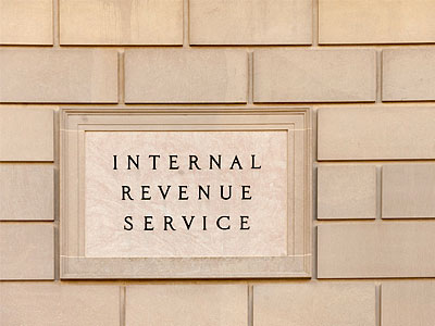 A white stone wall with an "Internal Revenue Service" plaque.